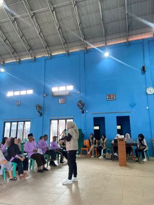 Tingkatkan Kualitas Hidup Lansia, KKN UBR Gelar Edukasi Fisioterapi Osteoarthritis di Desa Kota Kara