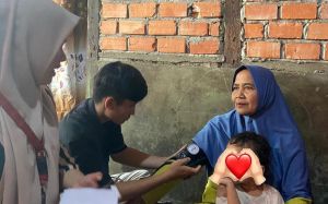 Inovasi Mahasiswa KKN UBR Posko 10 Lindungi Lansia Desa Sipin Teluk Duren dari Bahaya Risiko Jatuh
