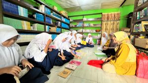 Dosen UBR Perkuat Peran Tim UKS Jadi Garda Terdepan PBHS di SMP Pertiwi