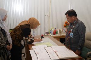 MPW Provinsi Jambi Serahkan SK Pemegang Protokol Notaris di Batanghari