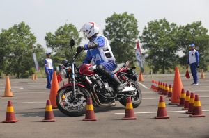Belajar Aman di Jalan, Sinsen Ajak Masyarakat Ikut Pelatihan Safety Riding