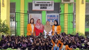 Mahasiswa Kehutanan UNJA Kenalkan 'Hutan Ajaib di Tepi Laut' ke Siswa SMPN 17 Kota Jambi