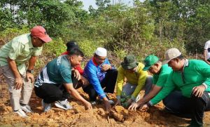 Pemkab Batang Hari GORO dan Penanaman Pohon di TPU Pemda 