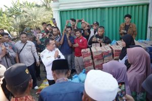 Gubernur Al Haris Tinjau dan Berikan Bantuan Korban Terdampak Banjir Kab. Sarolangun