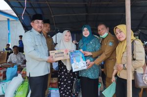 Pasca Kebakaran, Bupati Anwar Sadat Salurkan Bantuan Bagi Korban Kebakaran Teluk Nilau