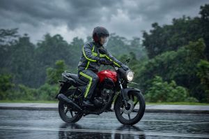 Musim Hujan Tetap #Cari_Aman, Sinsen Bagikan Tips Berkendara Aman Saat Hujan