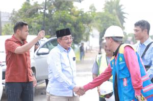 Bupati Anwar Sadat Tinjau Pengerjaan Box Culvert Tanjung Bojo