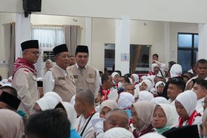 Lepas 443 Jamaah Calon Haji Kloter BTH 21, Wagub Sani: Jaga Kesabaran dan Keikhlasan