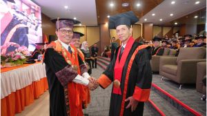 Menembus Keterbatasan, Merawat Integritas: Kisah Inspiratif Prof. Zarkasi Raih Puncak Akademik UNJA