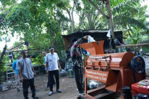 FKIP UNJA Resmikan Mesin Pengolah Sampah di Desa Mendalo Indah guna Perkuat Bank Sampah