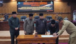 Sepakat, DPRD Tanjabbar Sahkan Raperda Pertanggungjawaban APBD 2025