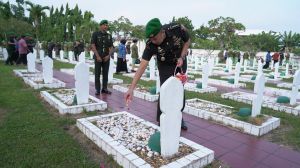 Kasrem 042/Gapu Pimpin Ziarah Rombongan Dalam Rangka Hut Ke-1 Kodam XX/Tuanku Imam Bonjol