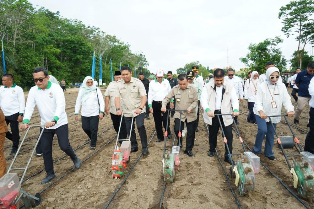 Hadapi Musim Kemarau, SAH Ingatkan Petani Jaga Ketersediaan Air Tanaman