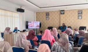 Atasi Kecemasan Bumil, Dosen UBR Jambi Latih Kader Posyandu Teknik Hipnopunktur 'Garda Siaga'