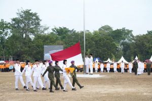 Diikuti 7.200 Peserta : Pengibaran Bendera Merah Putih HUT RI ke-81 UNJA Berjalan Sukses
