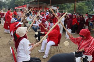 Meriahkan HUT Ke-81 RI, DWP UNJA Gelar Jalan Santai dan Lomba Kekeluargaan