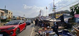 Bertahan 2 Hari 1 Malam - Dirikan Tenda : Aksi Unjuk Rasa BPR di Depan PT SAS Bubar dengan Damai