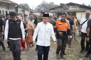 Gubernur Al Haris Sambangi Korban Kebakaran di Kelurahan Cempaka Putih 