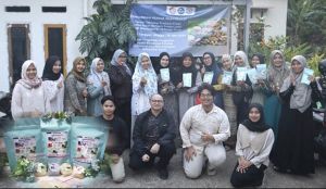 Tangan Dingin Dosen UNJA Sulap Tanaman Liar Pekarangan Muaro Jambi Jadi 'Kristal Ajaib' 