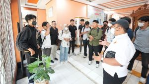     Cegah Dampak Kabut Asap, FH UNJA dan PT Wirakarya Bagikan 6.000 Masker untuk Mahasiswa
