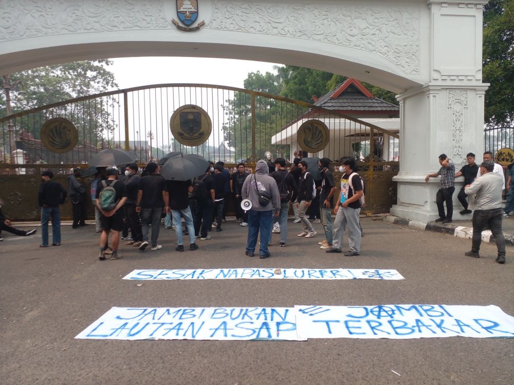 Sambut Aspirasi Mahasiswa Terkait Karhutla di Gedung DPRD Jambi, Waka Komisi III : Ini Alarm 