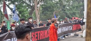 Mahasiswa Kembali Geruduk Kantor Gubernur Jambi, Soroti MBG hingga Karhutla 